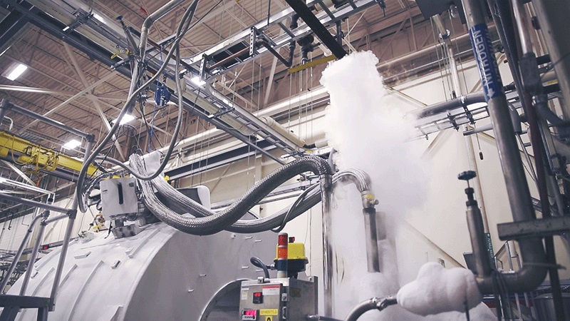 Vapor frio saliendo de una fábrica: Gifs de industria